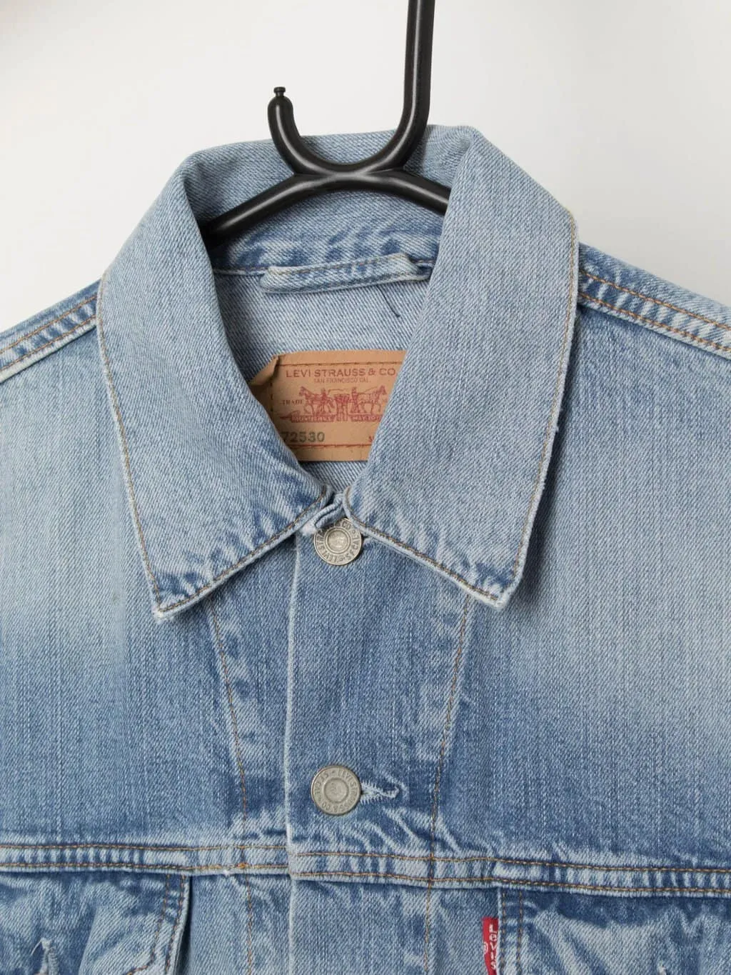 Men’s customised vintage Levis denim jacket, light blue – Small