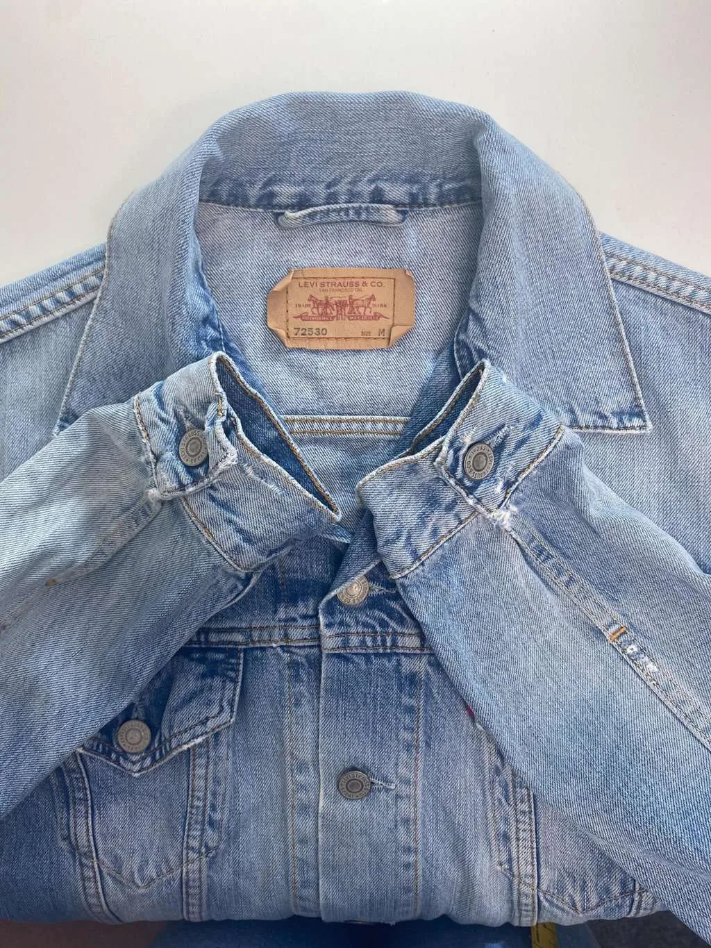 Men’s customised vintage Levis denim jacket, light blue – Small