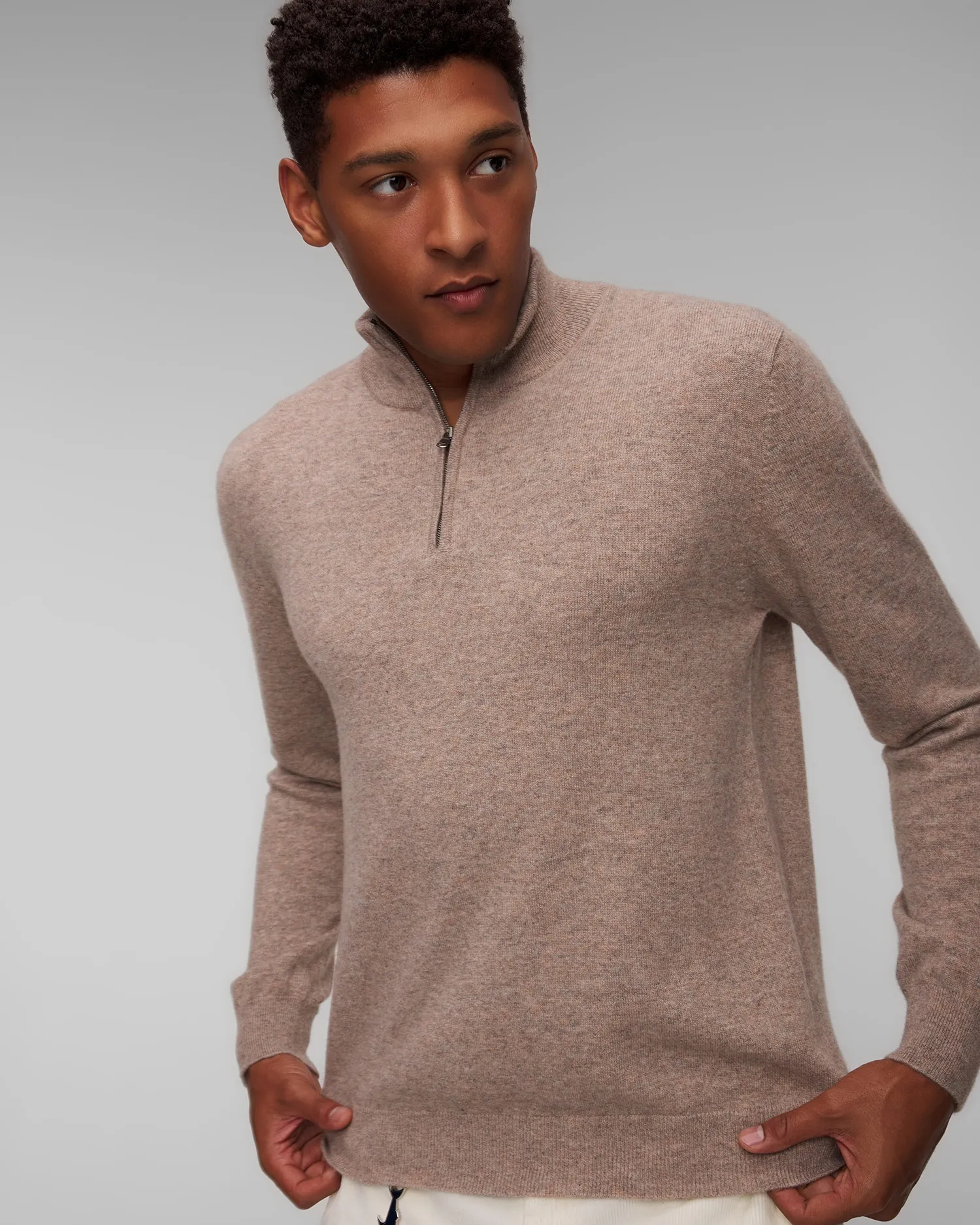 Men’s beige cashmere sweater Johnstons of Elgin KAI05233-q24532