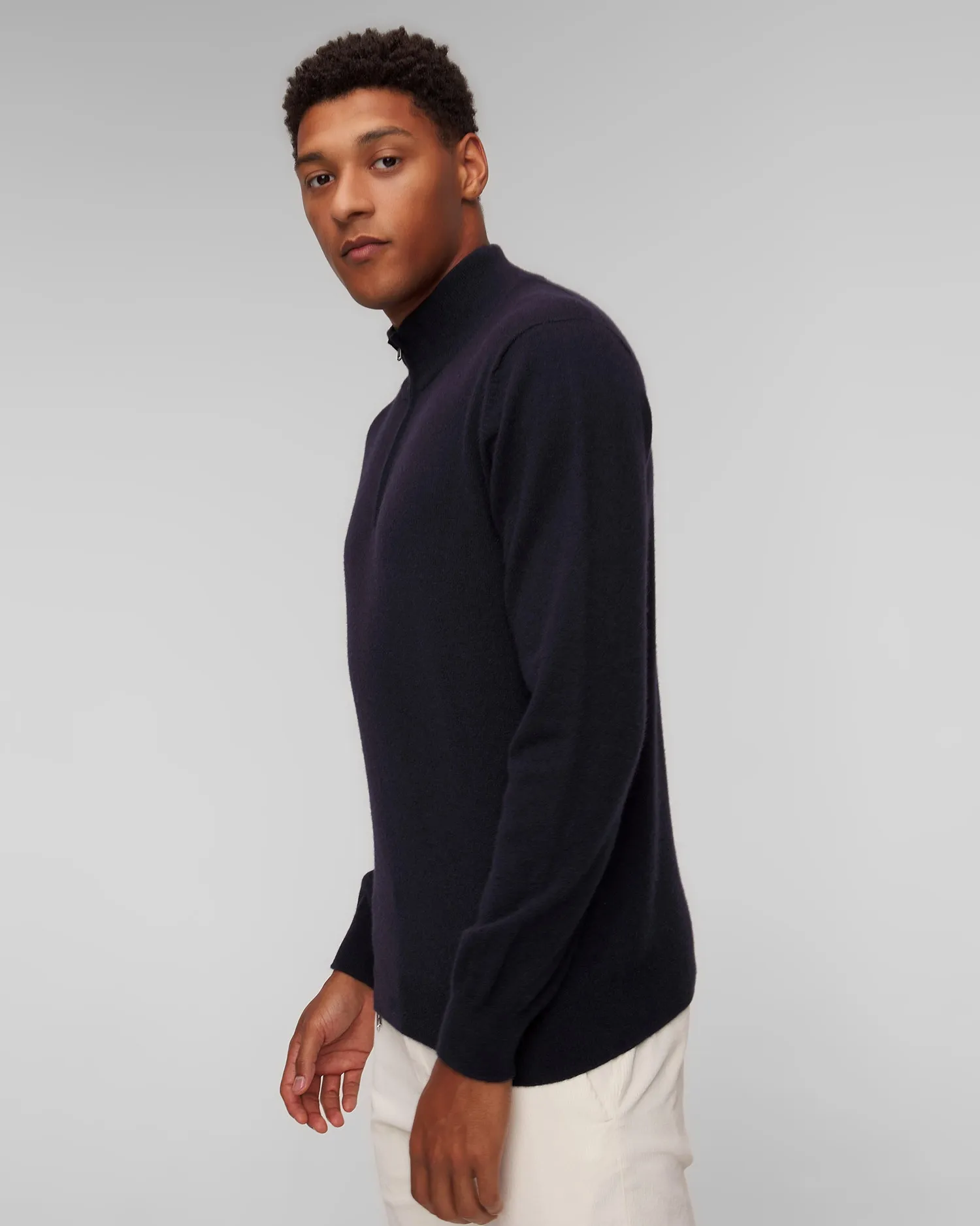 Men’s navy blue cashmere sweater Johnstons of Elgin KAI05233-q24529