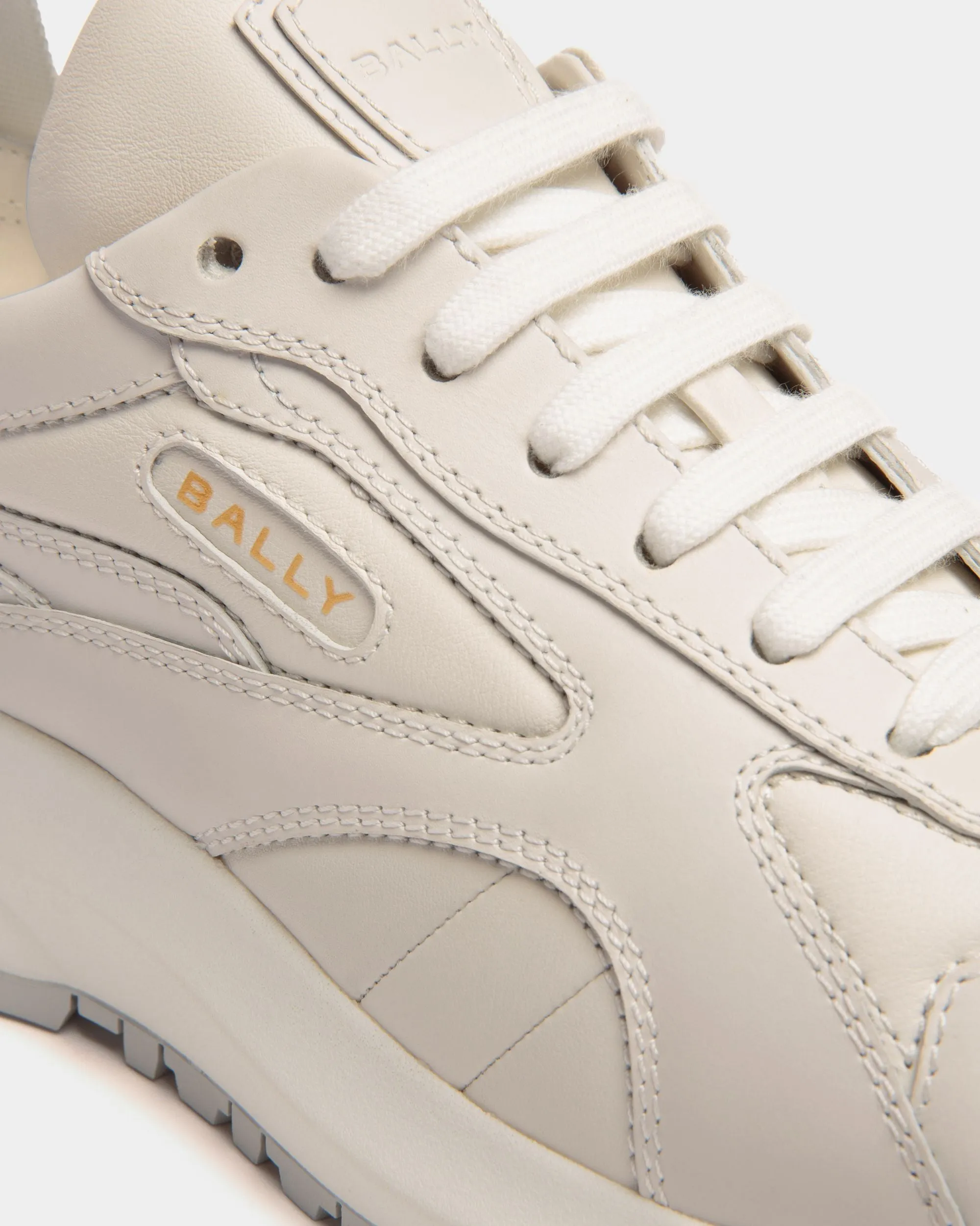 Outline Sneaker In White Leather 