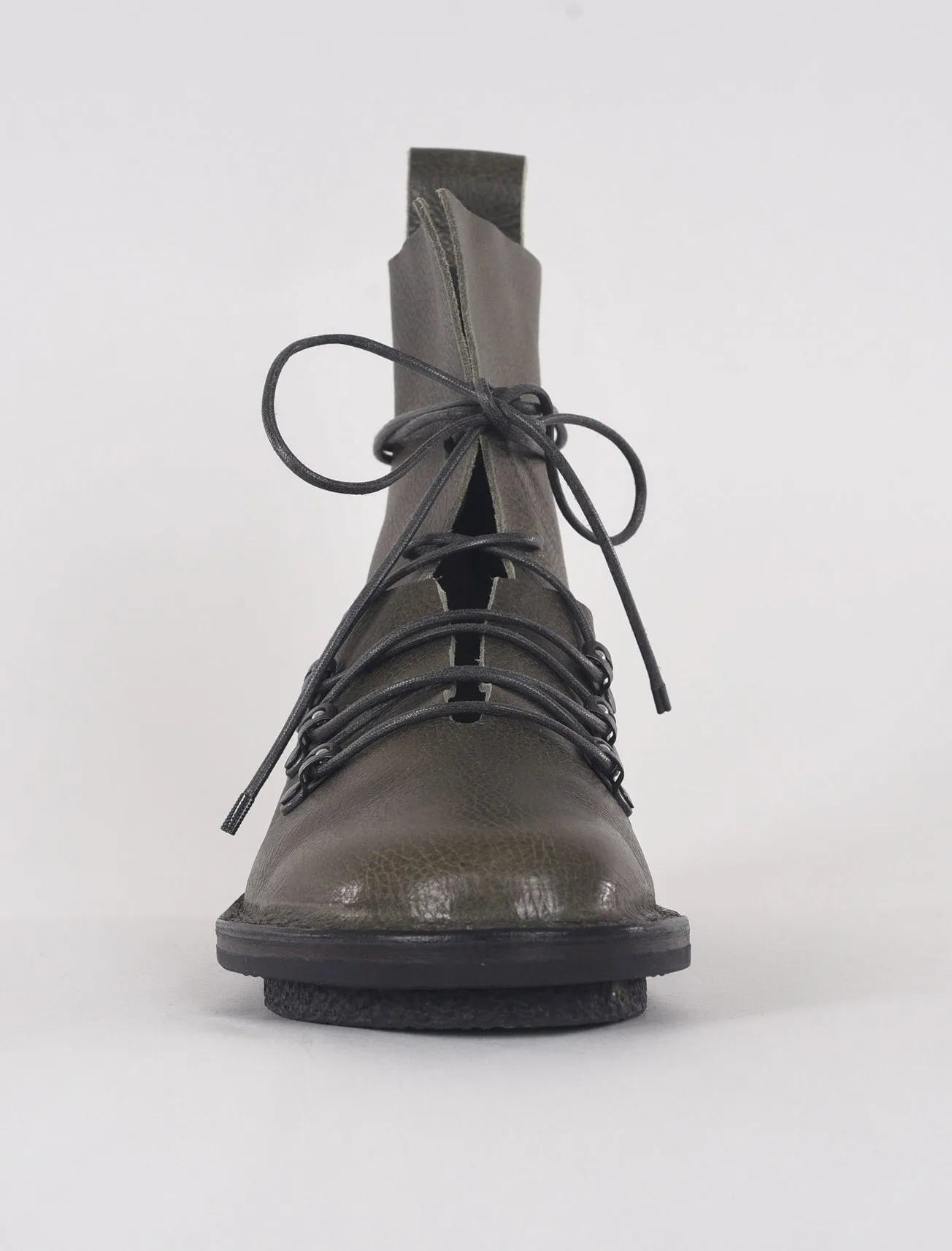 Standstill Closed Boot, Gray Waw